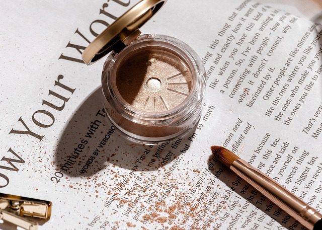 Chụp ảnh mỹ phẩm với ý tưởng sáng tạo và bố cục độc đáo